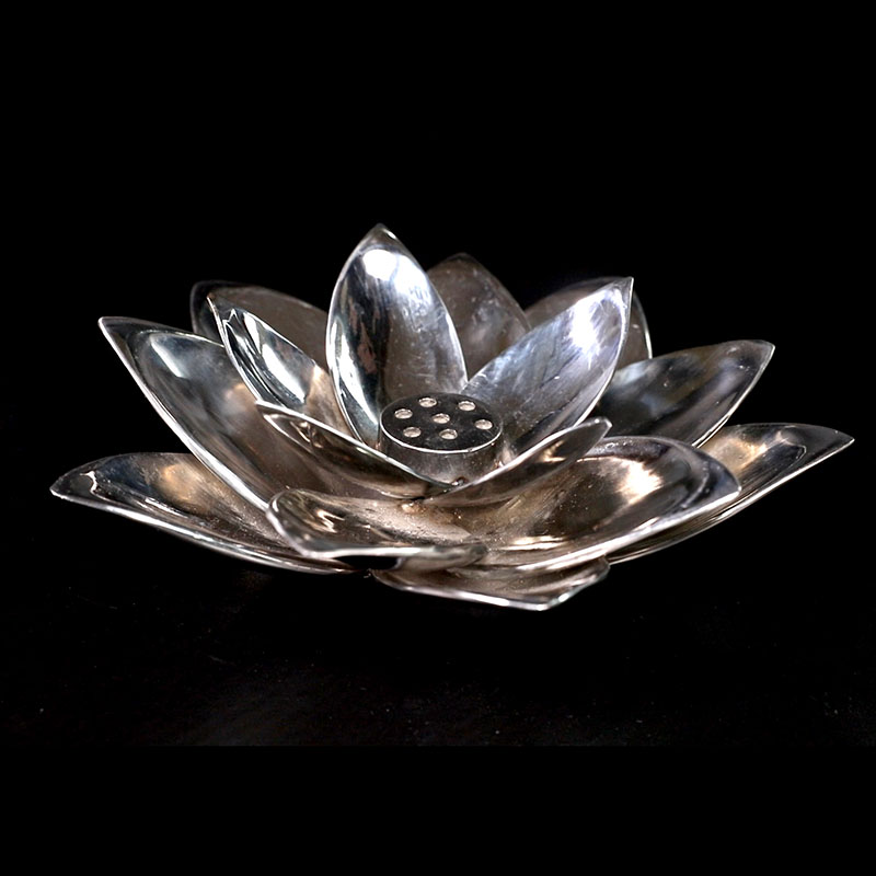 Mirror stainless steel lotus sculpture